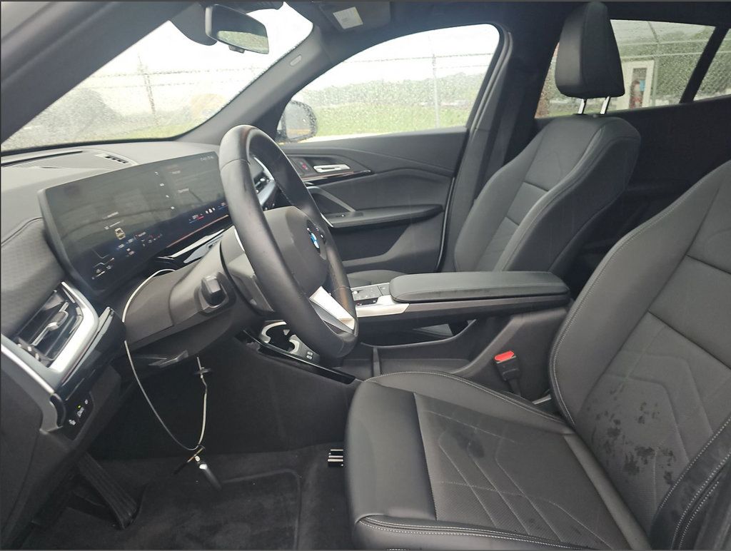 Used 2025 BMW X2 xDrive28i AWD/4WD image 6