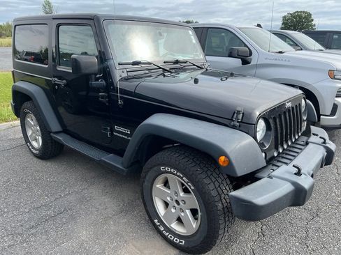 Used 2017 Jeep Wrangler Sport w/ Quick Order Package 24S AWD/4WD image 2
