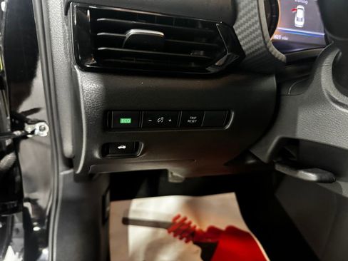 Used 2025 Nissan Sentra SV FWD image 33