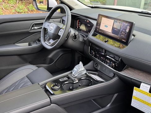 New 2026 Nissan Rogue Platinum AWD/4WD image 16