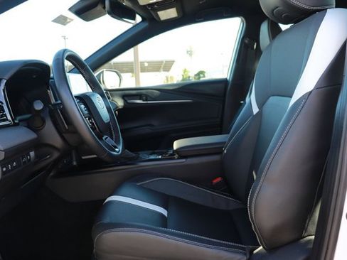 Used 2025 Toyota Camry SE image 10