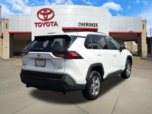 Used 2025 Toyota RAV4 XLE FWD image 5