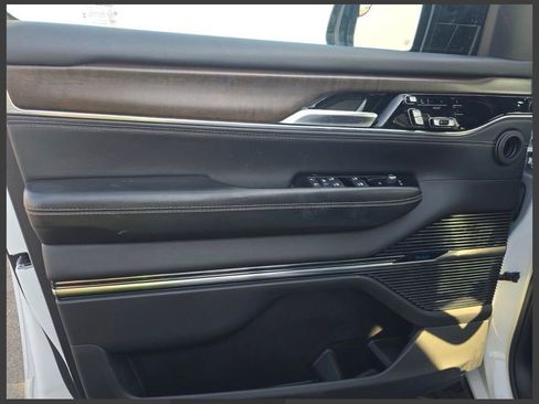 Used 2023 Jeep Grand Wagoneer Series II image 10