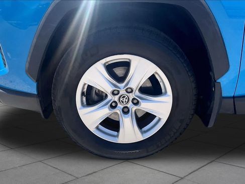 Used 2020 Toyota RAV4 XLE w/ Convenience Package FWD image 11