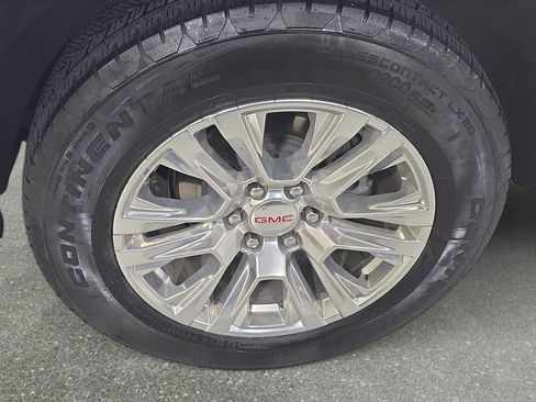 Used 2025 GMC Yukon Denali AWD/4WD image 32