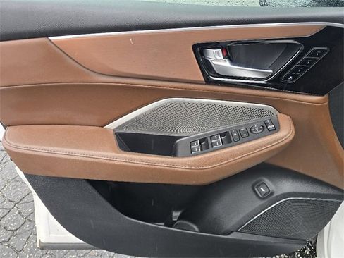 Used 2023 Acura MDX SH-AWD w/ Technology Package image 11