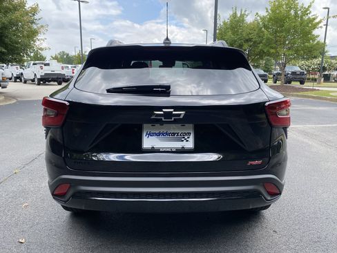 Used 2026 Chevrolet Trax RS FWD image 8