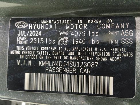 Used 2025 Hyundai Elantra Limited FWD image 33