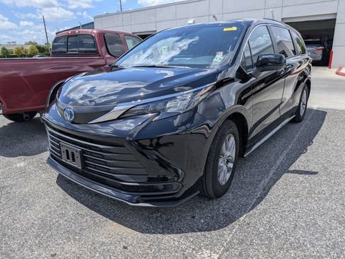 Certified 2025 Toyota Sienna LE w/ LE Plus Package AWD/4WD image 2