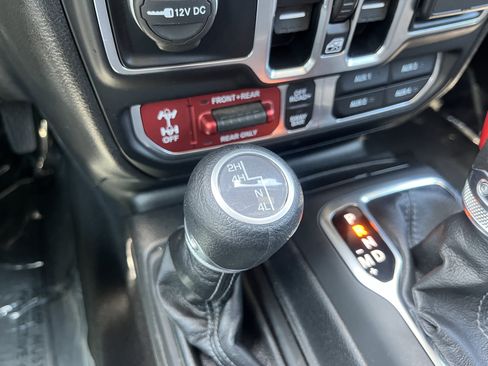 Used 2025 Jeep Wrangler Unlimited Rubicon AWD/4WD image 28