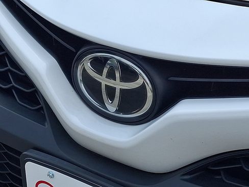 Used 2021 Toyota Camry SE FWD image 30