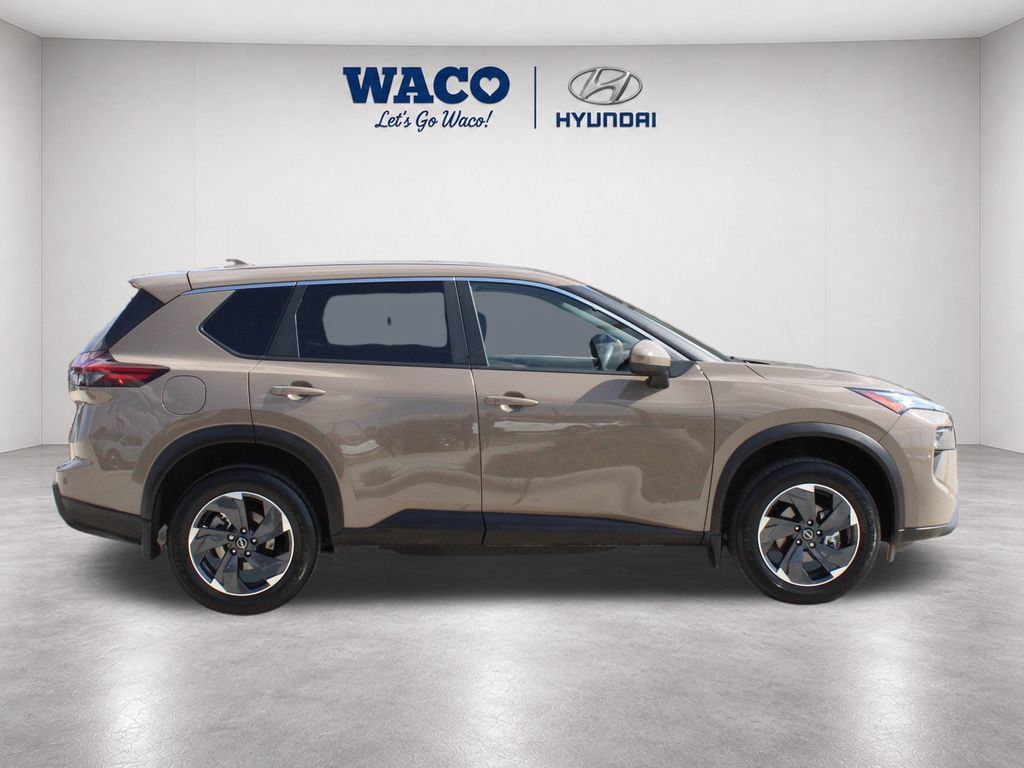 Used 2024 Nissan Rogue SV FWD image 9