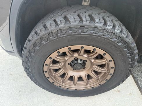 Used 2017 Jeep Grand Cherokee Laredo w/ Quick Order Package 23E image 11