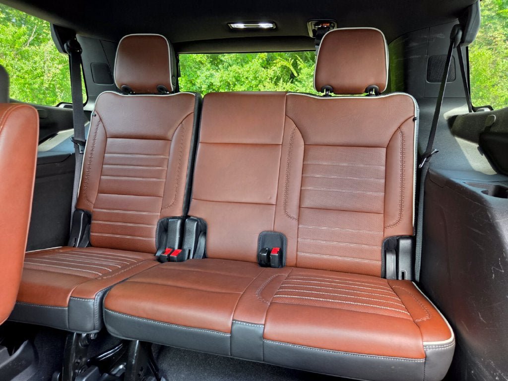 Used 2023 GMC Yukon Denali Ultimate AWD/4WD image 17