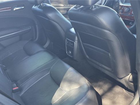 Used 2014 Chrysler 300 RWD image 10