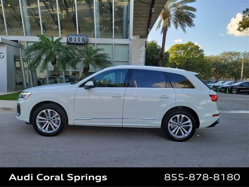 Certified 2025 Audi Q7 3.0T Premium w/ Convenience Package image 11