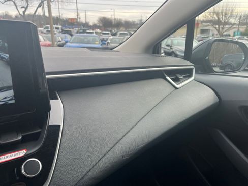 Used 2025 Toyota Corolla LE image 29