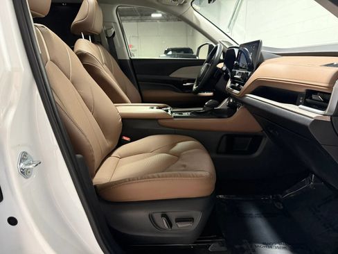 Used 2024 Toyota Grand Highlander AWD image 72