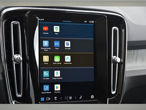 Certified 2025 Volvo XC40 B5 Core w/ Protection Package Premier image 19