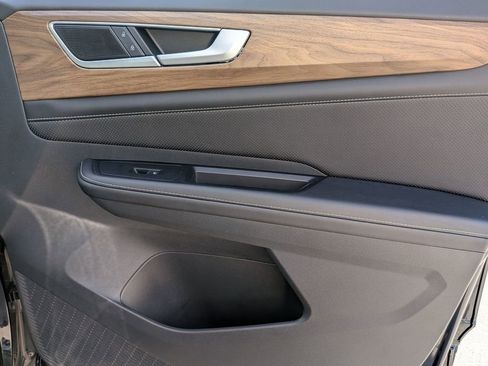 Used 2025 Volkswagen Atlas SE image 30