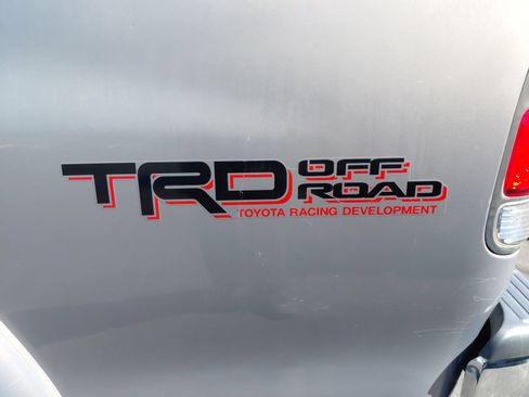 Used 2001 Toyota Tundra Limited w/ Off-Road Pkg AWD/4WD image 14