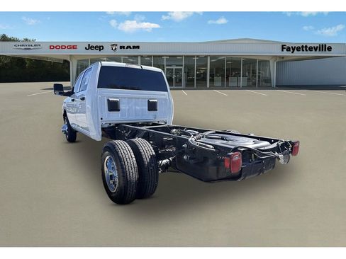 Used 2024 RAM 3500 Tradesman w/ Chrome Appearance Group image 5