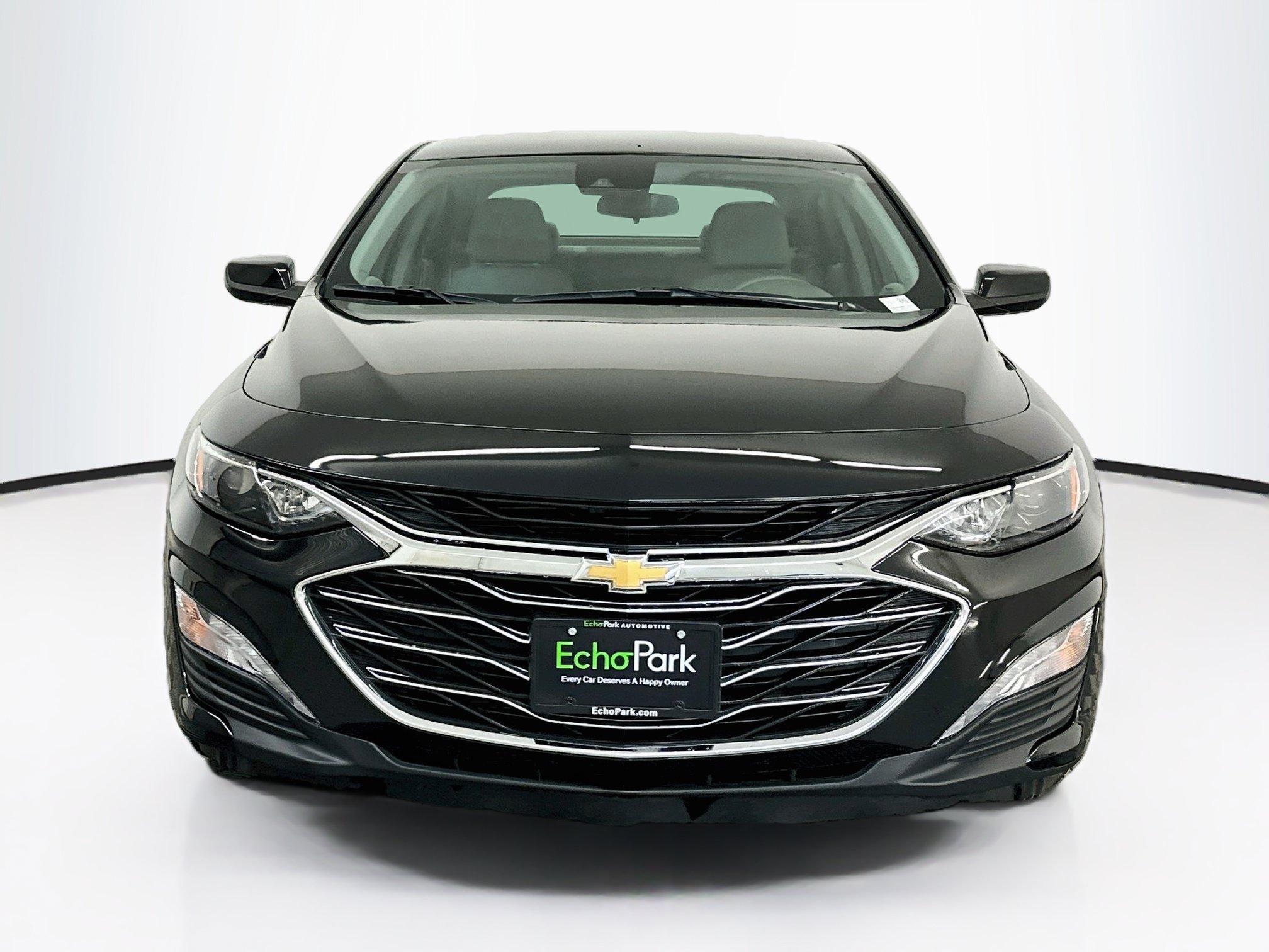 Used 2025 Chevrolet Malibu LT FWD image 2