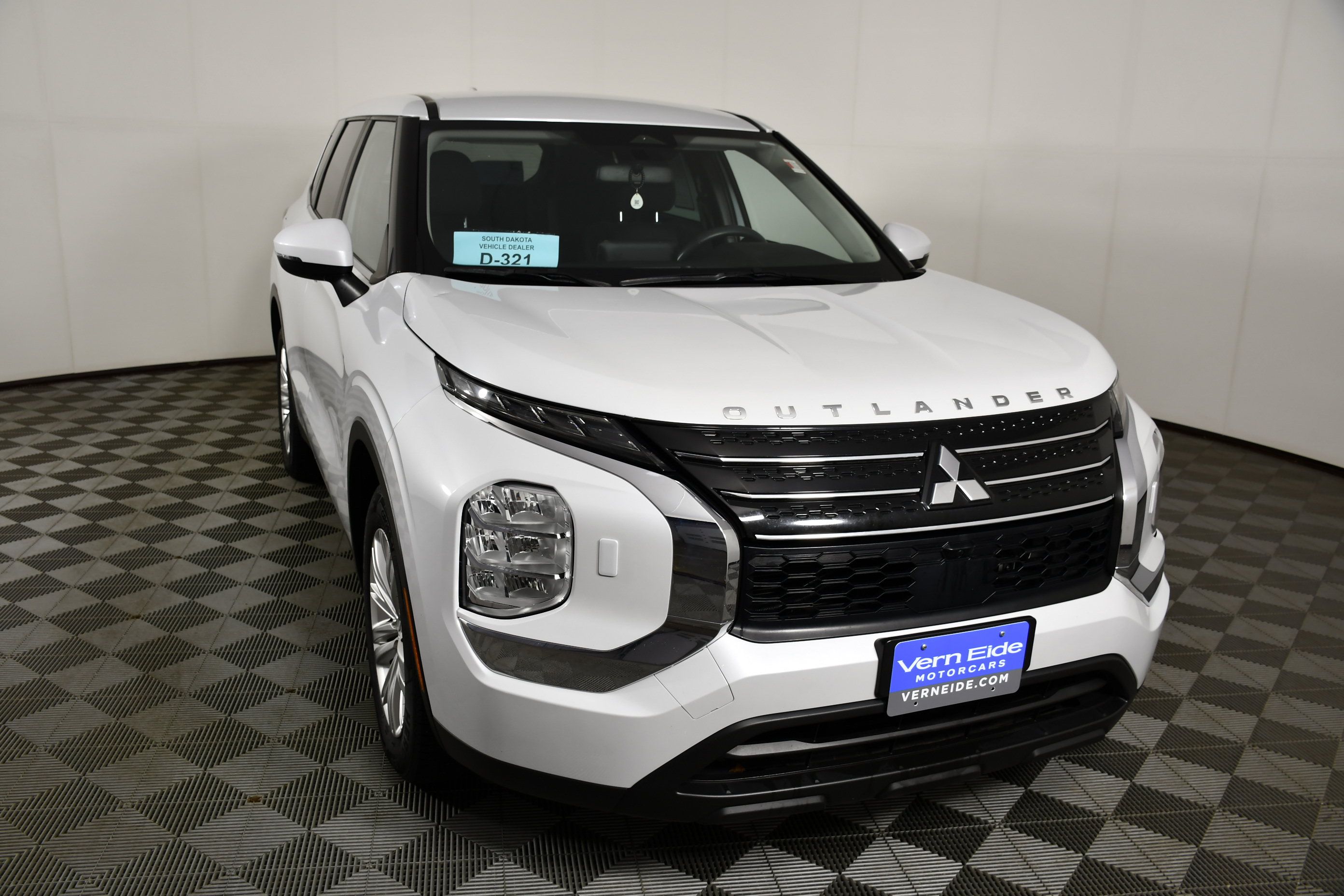 Used 2022 Mitsubishi Outlander ES AWD/4WD image 3