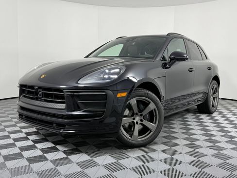 Certified 2026 Porsche Macan AWD/4WD image 1