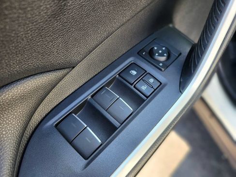 Used 2022 Toyota RAV4 XLE Premium AWD/4WD image 15