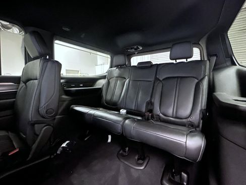 New 2026 Jeep Grand Wagoneer Limited AWD/4WD image 12