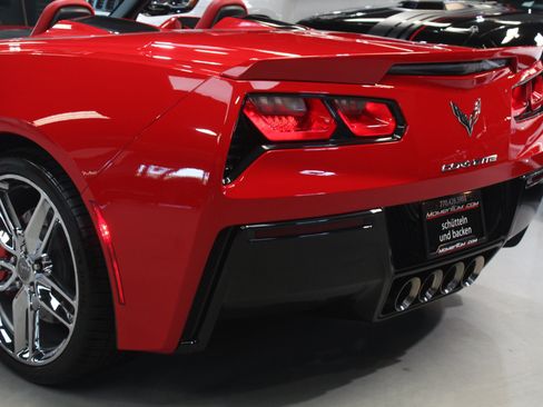 Used 2014 Chevrolet Corvette Stingray Convertible w/ 2LT Preferred Equipment Group RWD image 14
