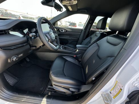 New 2026 Jeep Compass Latitude AWD/4WD image 17