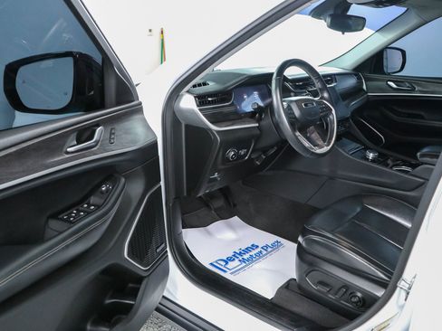Used 2021 Jeep Grand Cherokee L Limited RWD image 3