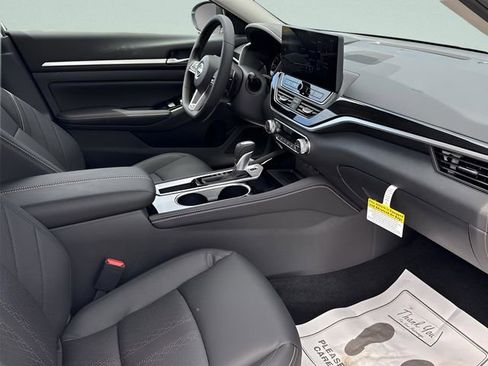 New 2025 Nissan Altima 2.5 SR w/ SR Premium Package image 17