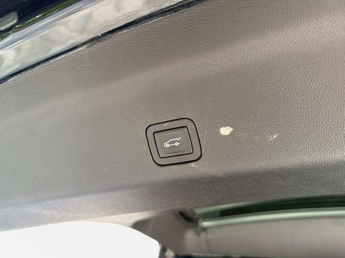 Used 2023 GMC Yukon XL Denali AWD/4WD image 28
