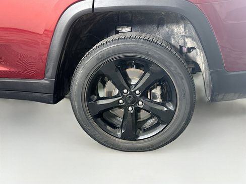 Used 2023 Jeep Grand Cherokee L Laredo image 11