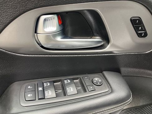 Used 2025 Chrysler Pacifica Select FWD image 29