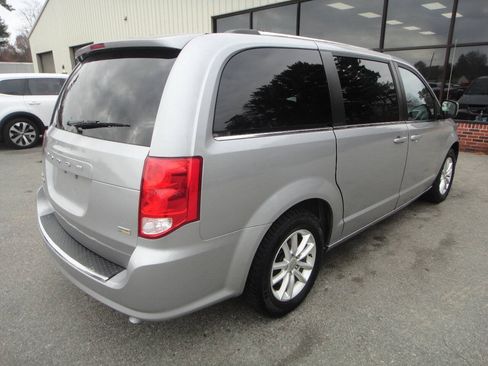 Used 2018 Dodge Grand Caravan SXT FWD image 6