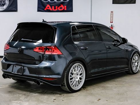 Used 2017 Volkswagen GTI SE image 9