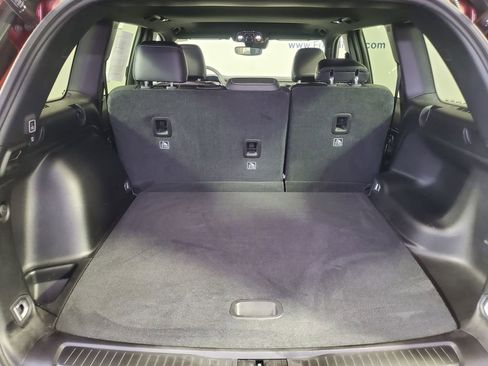 Used 2024 Jeep Grand Cherokee Altitude image 8