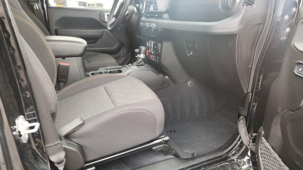 Used 2026 Jeep Gladiator Mojave AWD/4WD image 10