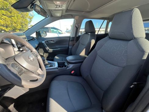 Used 2025 Toyota RAV4 XLE image 38