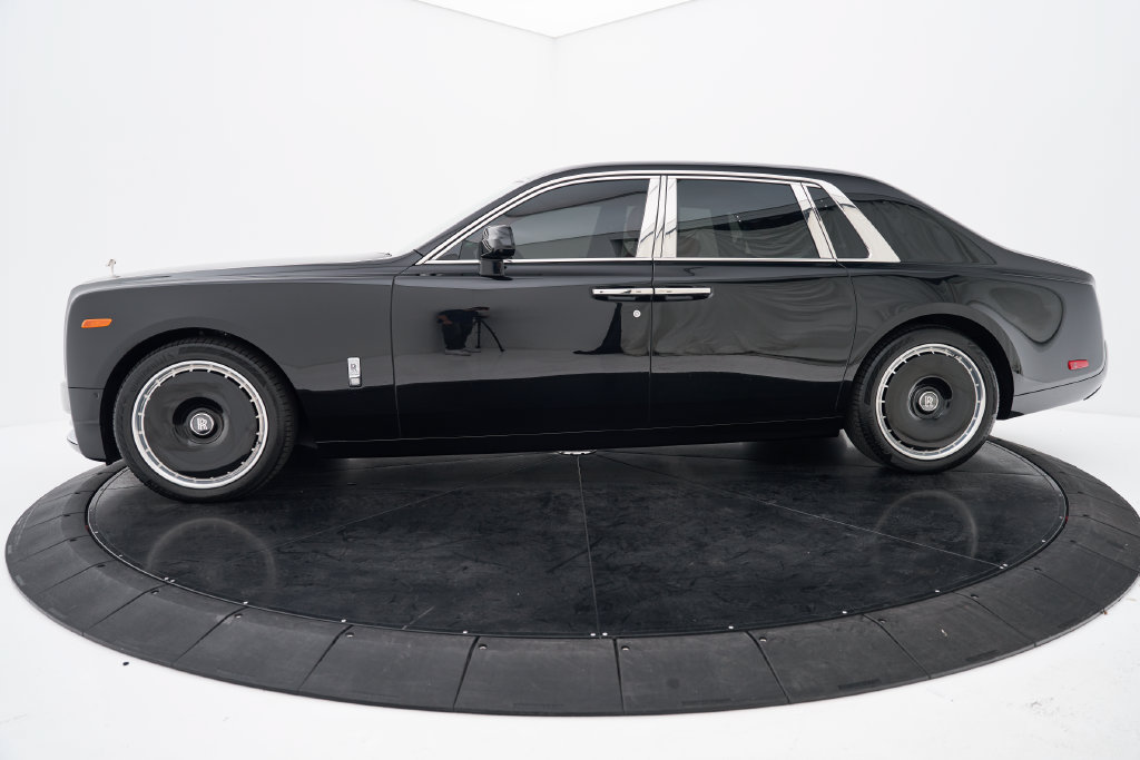 Used 2026 Rolls-Royce Phantom Sedan RWD image 12