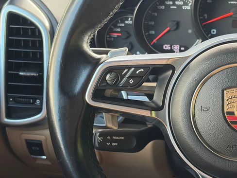 Used 2017 Porsche Cayenne w/ Premium Package AWD/4WD image 29