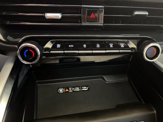 Used 2025 Chevrolet Suburban Premier AWD/4WD image 22