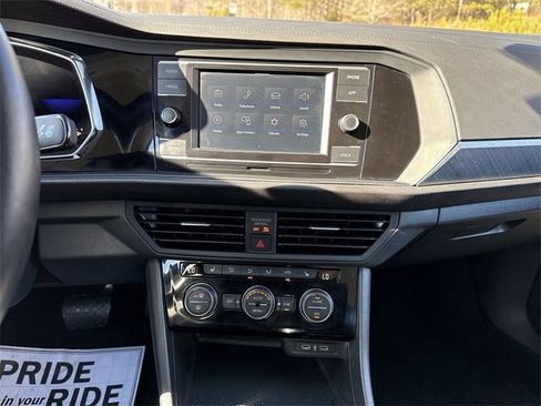 Used 2024 Volkswagen Jetta SE image 20