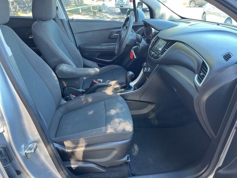 Used 2018 Chevrolet Trax LS image 12