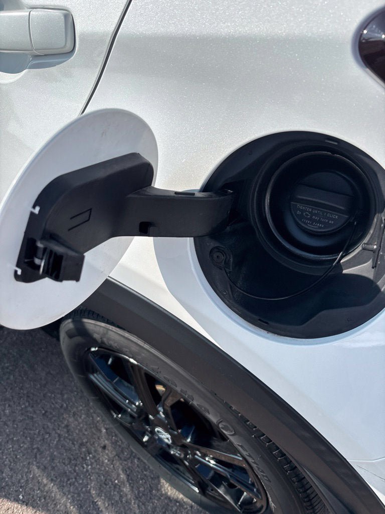 Used 2023 Nissan Kicks SR FWD image 32