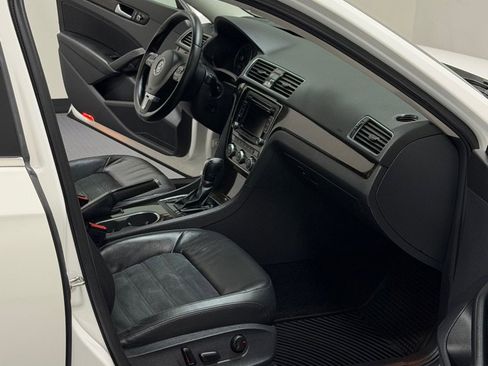 Used 2015 Volkswagen Passat 1.8T SEL Premium image 11